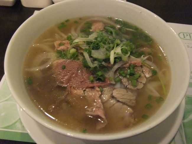 さっきも行ったけど、昨日行けなかったので健之家でまたマッサージ。笑<br /><br />結局フォーを食べれてないので、時間はあまりないけど最後にフォー２４へ。チェーン店でもやっぱりフォーはおいしい！<br /><br />次回はフォー＆チェー目的の旅にするかな♪