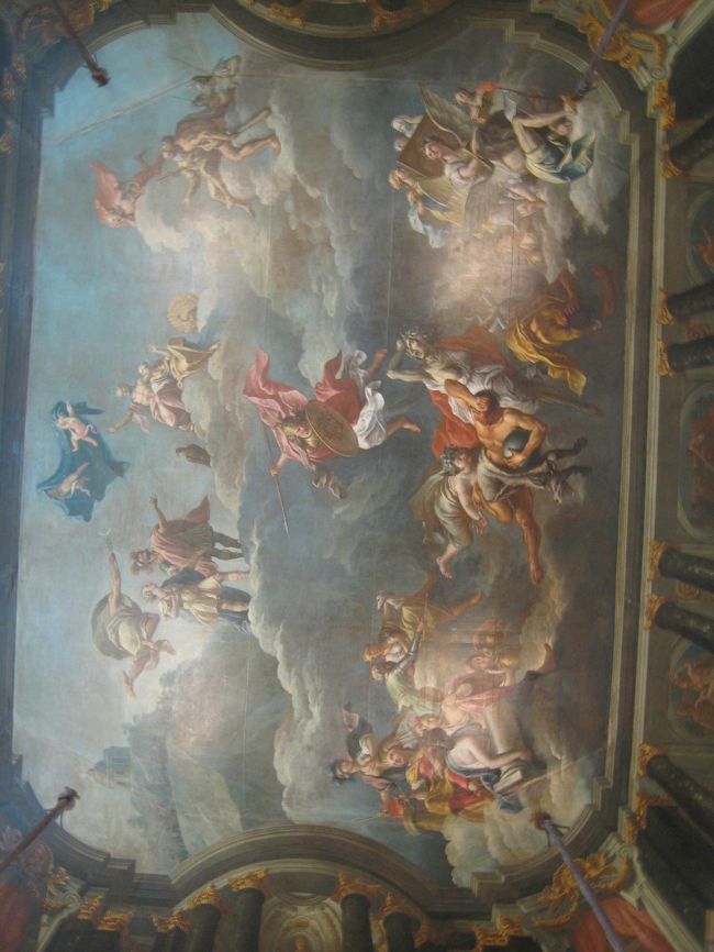 ストロガノフ宮殿<br /><br />ストロガノフ伯爵の宮殿<br />イタリア人建築家により建てられたバロック様式の建物<br />現在は、ロシア美術館の分館となっているので、絵画なども飾られている。