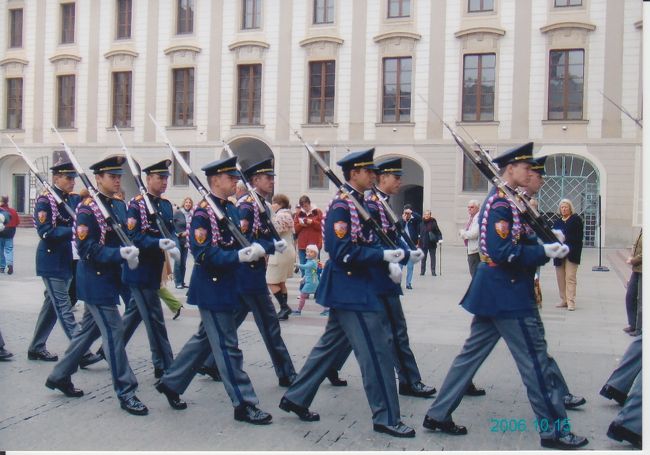 そう、衛兵の行進。<br /><br />かっこいい〜。