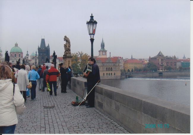 カレル橋にやってきました。
