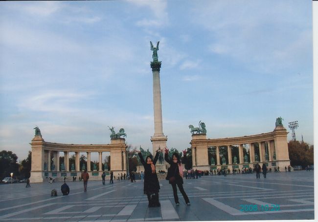 英雄広場へやってきました。<br /><br />夕暮れ時の広場。なんともいえない哀愁が漂っていますが、<br />こちらも世界遺産。