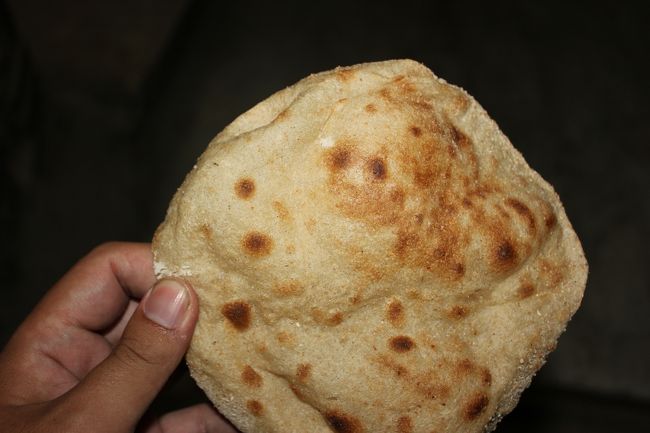 これはピタパンなのかな？<br />買って中にハム挟んで食べたりしました。