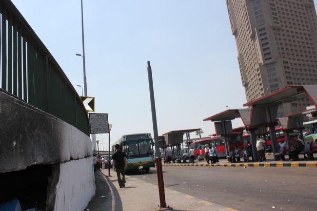 この日は乗り合いバスに乗ってお出かけです。