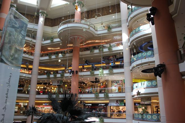 ついたのはシティースターズです！<br />めちゃくちゃ広大なショッピングモール。<br />地元でもお金持ちなんだろうな、というエジプシャンばかりでした。