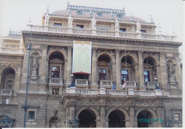 国立オペラ座<br /><br />チラッとだけ見学しました。
