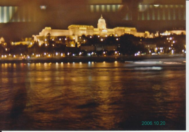 良い気分に酔っ払いながら歩く、ドナウ川のほとり。