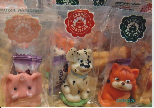 おみやげ物屋さんをウィンドウショッピングしていてみつけた、<br />かわいいお菓子。<br />