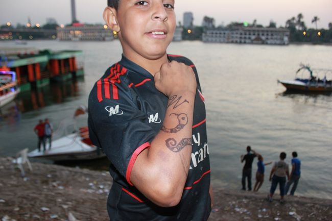 ヘナかなにかの絵を見せてくれました。