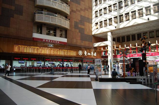 ホテルは台北駅直結なので、超便利。<br />台北駅の窓口で「台北→瑞芳」の指定席切符を購入。<br />