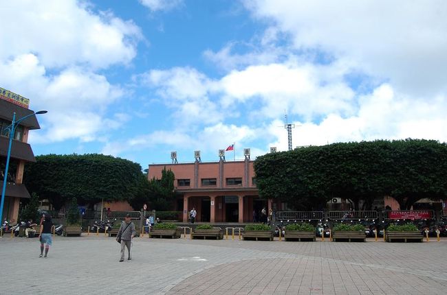 電車が来るまで時間があったので、瑞芳駅前散策。<br />雨予報だったのに、見事に晴れた。<br /><br />