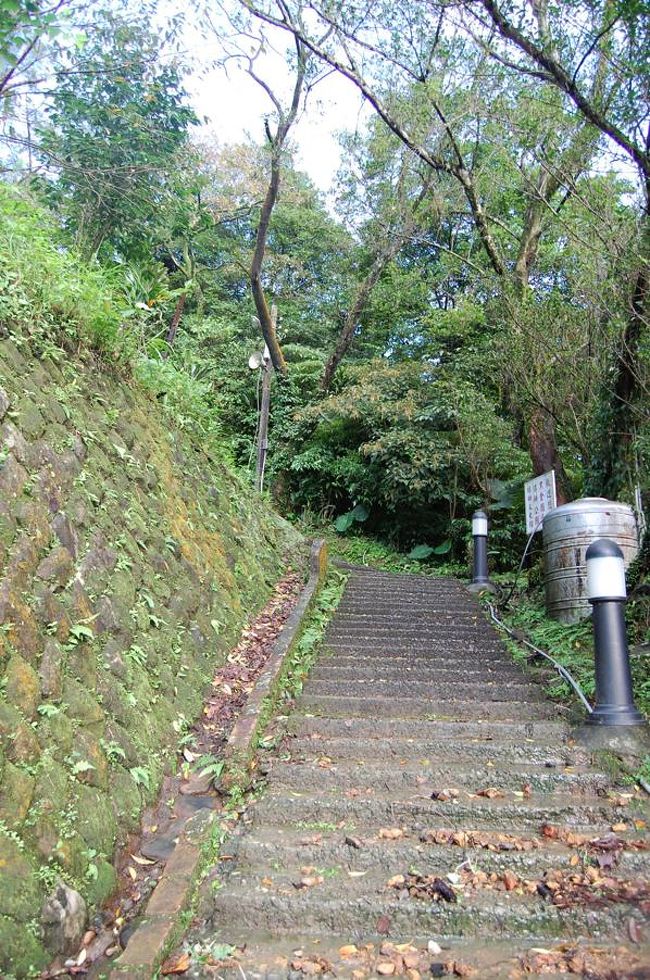 向こう側に気になる階段が。<br />行っちゃえー！