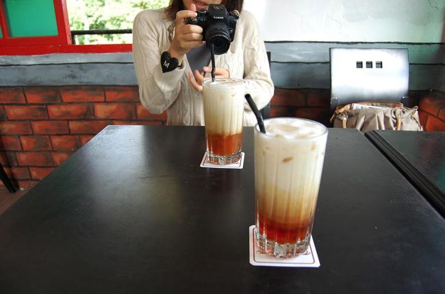 ミルクティーを頼みました。150元。<br />結構高めなのは、景色代かしら？笑<br /><br />おいしかった。<br />なんでお客さんいないのか不思議。