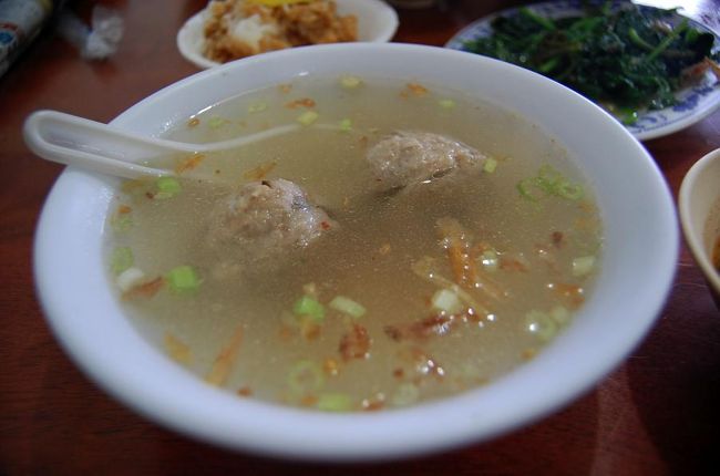 スープも。<br />やさしい味。<br /><br />ゆっくりしていたら、電車の時間が迫っていた！<br />急げー