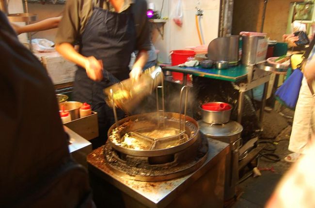 好きな食材をカゴに入れて渡せば、<br />それを煮込んでくれます。<br />結構がっつりな量だな〜