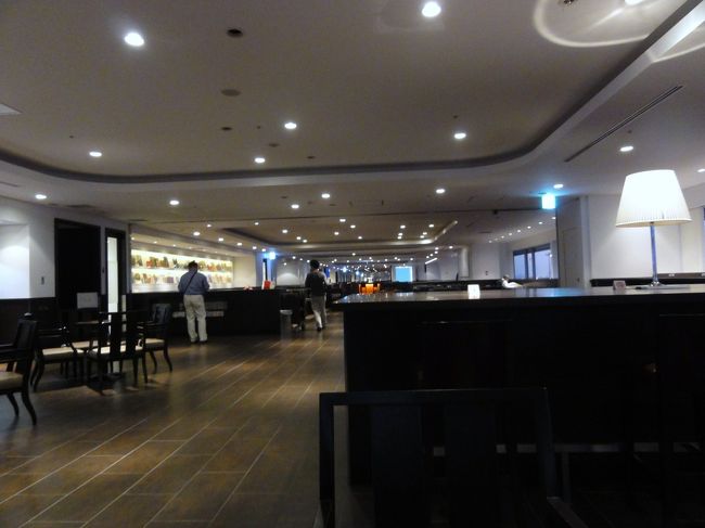 早朝5時台のサクララウンジ。<br />ガ〜ラガラです。　笑