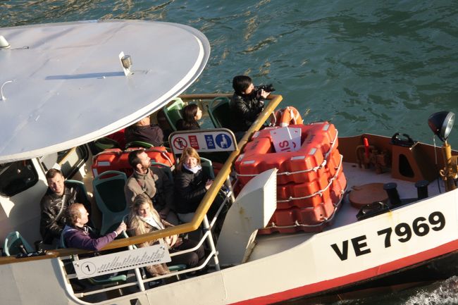 ヴァポレットもだいぶ乗客が増えてきました。8：56