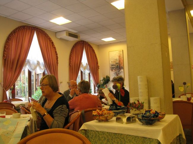 ヴェネチアで10/17から３泊したホテル　Domus Ciliotaの朝食はここです。<br />9：32