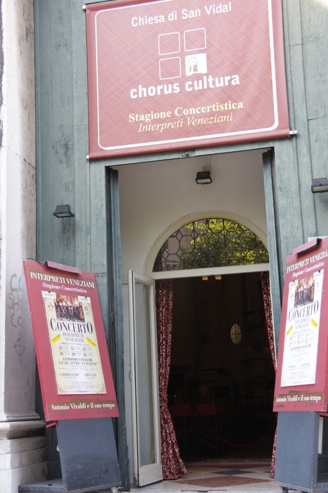 この日の夜にサン・ヴィダル教会でコンサートを聴きました。25ﾕｰﾛ　　10：59<br /><br />今回もヴィヴァルディの四季を聴きました。後の編で会場の写真を載せます。（第3回）<br />ヴィヴァルディはベネチア人だそうです。四季は47歳での作曲。