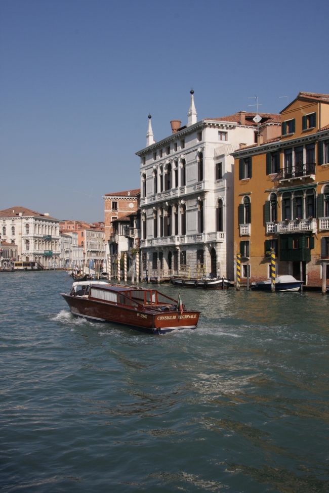 この日は晴天に恵まれ、水の青さが際立って見えました。<br />曇り空を想像するとぞっとします。