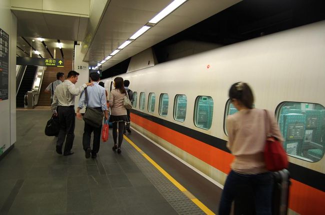 さぁ、乗りましょ。<br />日本の車両を使っているとのことで、この見た目ほっとします。