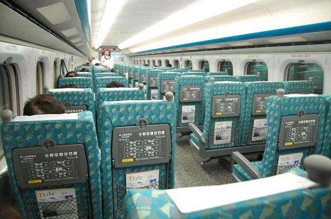 中もまさに、新幹線。