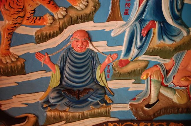 怪しい絵がびっしり。