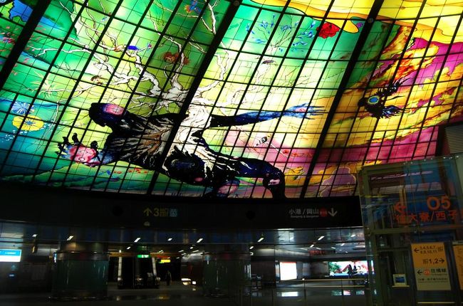 台湾の人たちも、いろんな角度から記念撮影してました。