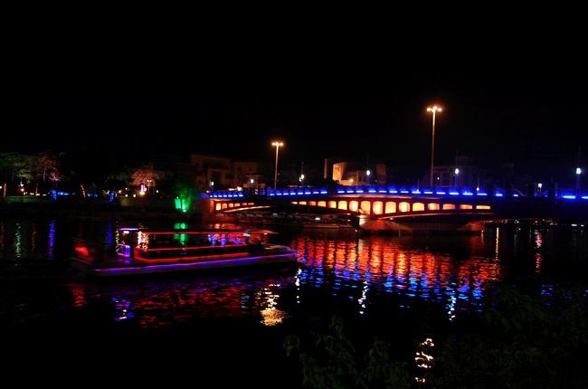 思ったよりはこじんまりだけど、とても綺麗。<br />ここも「ブラック＆ホワイト」に出てくる。