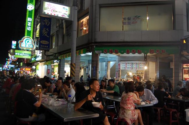 観光客ばっかりって聞いていたけど、<br />平日だからかそんなことなかった。