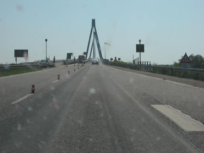 デンマークの橋の写真です。<br />昼食をコペンハーゲン近郊で取った記憶があるのですが、何も写真を残していませんでした。