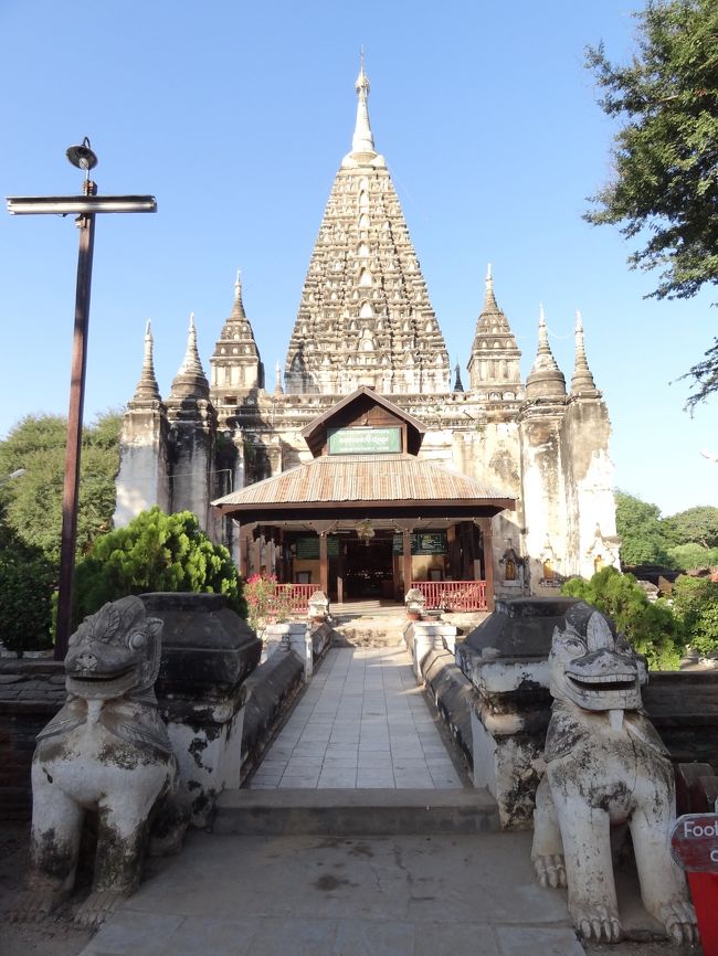 ■■マハーボーディー寺院<br /><br />インドのブッタガヤにある寺院を<br />まねっこしたんだって……。<br /><br />ダッタガヤ、昔行ったけど、う〜ん?覚えていない。