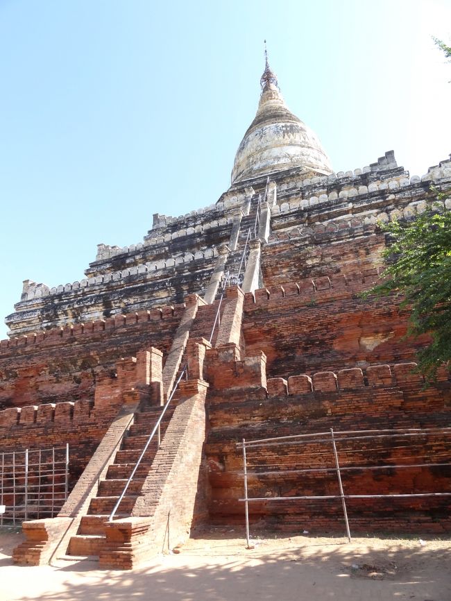 さらに気を取り直して<br />ニューバガンに戻る途中<br />大人気の<br />■■シュエサンド・パヤーに立ち寄る。