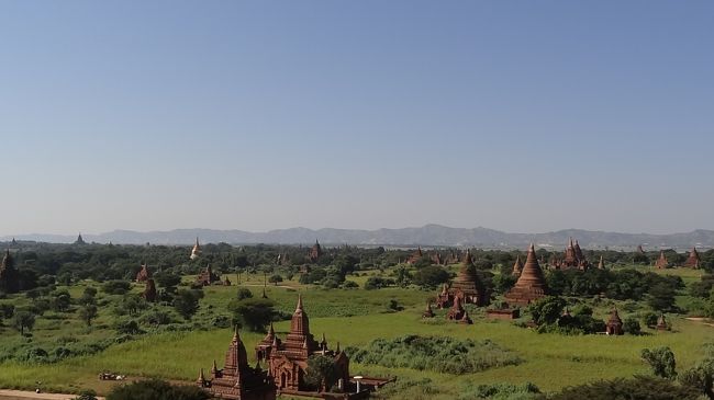 中途半端な暑い時間。<br />ダレもいなかった。<br /><br />しばし、この風景一人占め。