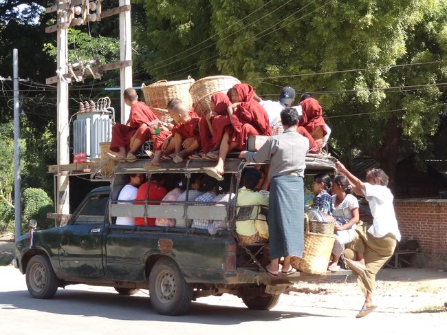 イナバ物置のCMみたい。<br />100人乗っても大丈夫?<br />