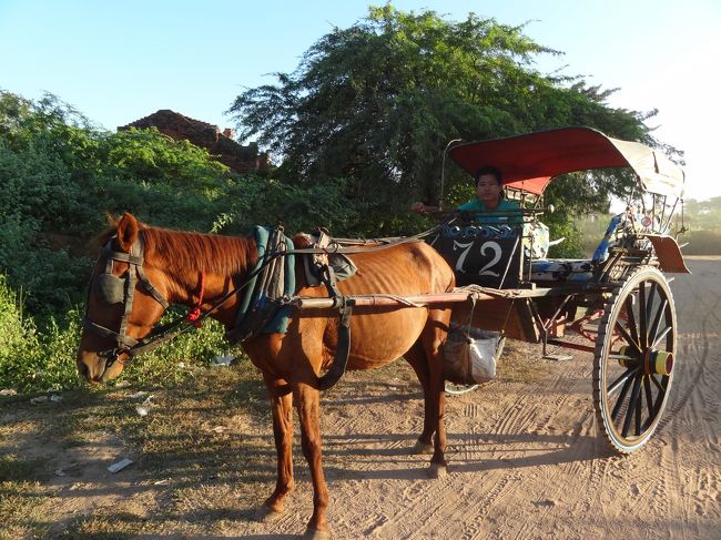 夕方4時頃<br /><br />も〜遺跡はいいかなと思ったけど<br />せっかくだからと、再び行動開始。<br />昼間も行ったシュエサンド・パヤーに<br />最後にもう一度行くことにした。<br /><br />でも、自力ではパワー不足なので<br />ここは軟弱にも、馬力に頼る。<br /><br />こういうとき、一人旅だと割高感もひしひし。
