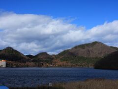 しばらく榛名湖を散策。

風がひんやりとして、ちょっと肌寒くなってました。