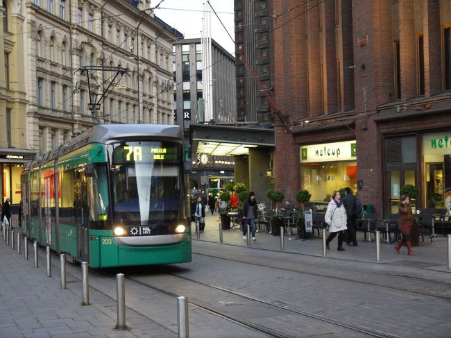 近くのYrjonkadunサウナに行きました。平日でも人がいっぱいでした。ほとんどが現地の方でした。