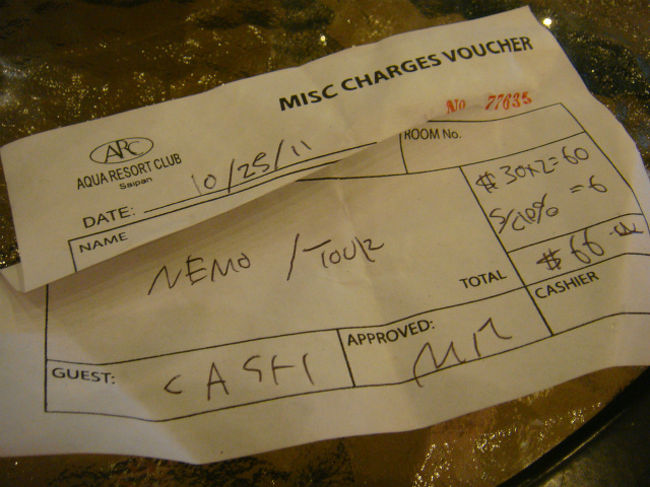 地上に戻って自分カメラへ。<br />せっかくデジカメ用のマリンパック持って行ったのに、<br />マリンパックの使い方がわからなかった。＾＾：<br />友達のカメラがあって良かった〜、ありがとー♪<br /><br /><br />アクアマリンスポーツさんの、<br />ニモシュノーケリング１時間３３ドル。<br />（今回のレートで２６００円！）<br /><br />マスクもフィンも貸してくれました！<br /><br />ほんとうに、<br />ありがとうございました！！！！！！