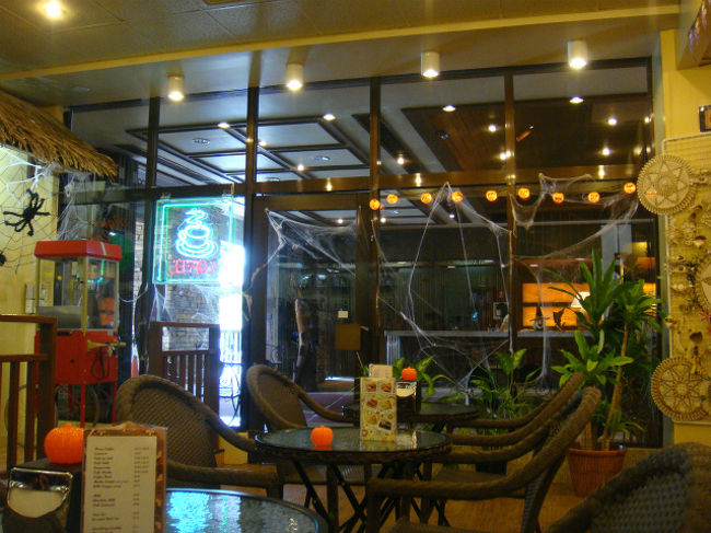 ぜんぜんそれでもいいのだけど、<br />雰囲気のいいカフェがあってもよさそうだなぁ〜って思うくらい、<br />アクアの雰囲気素敵でした＾＾！<br /><br />このカフェもハロウィン！