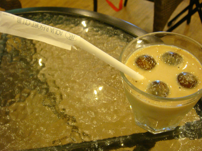 「ノンシュガー？」って聞いて、笑<br />アイスカフェラテをオーダー。<br /><br />氷がコーヒー氷でした＾＾