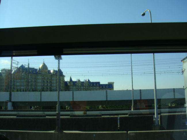 バスからディズニーランドホテルが見えて、<br />慌てて写す！<br />そんな必要ないのに。笑<br /><br /><br />サイパンの旅、海が満喫できて、<br />本当に良かったなぁ〜。<br />素晴らしかったです＾＾サイパンの海☆彡