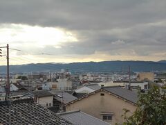 まだ3時半だけれど、お天気が今イチよくないので

日も陰ってきました。。。

≪もうそろそろ「正倉院展」にも行かなくっちゃ…≫

