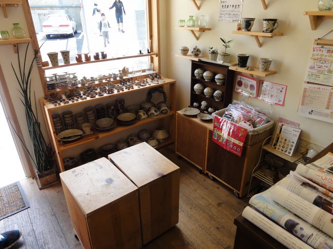 <br />私は5寸皿を柄違いで4枚。<br /><br />夫は自分用に焼酎グラスを購入。<br /><br />欲しかったものが買えて大満足で壺屋を後にし<br />次の目的地へ。<br /><br /><br />