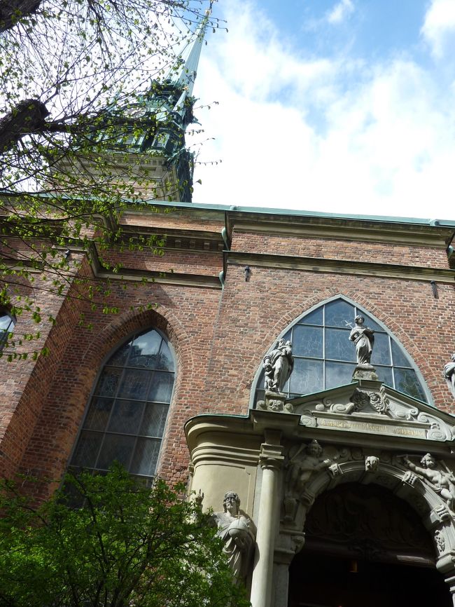 ドイツ教会。<br />午前中に行き忘れていたので…。<br />煉瓦が重厚な雰囲気です。<br />ろうそくを点してお祈りしてきました。<br />