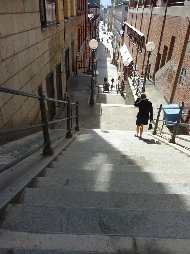 ヒュートリエットまで歩けるんじゃないかな？って事で徒歩で向かっていたら素敵な階段が！