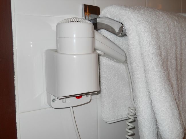 せーフティボックスはフロントで。（室内は故障）