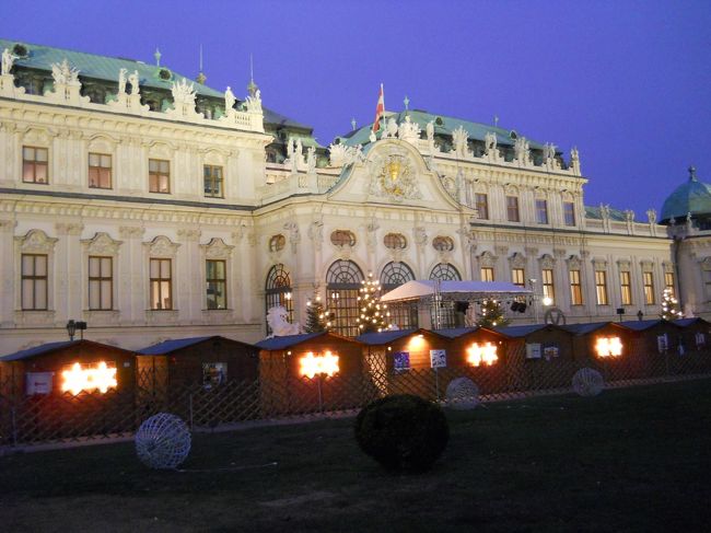 ホテルから近いベルベデーレ宮殿のクリスマスマーケット。<br /><br />こじんまりしている。