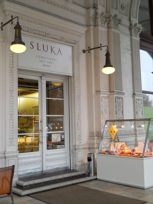 最終日ランチなどせずやっぱりカフェ。<br /><br />「ズルッカ」も日本人の口にあう甘さ控えめ。<br /><br />狭い店内込み合ってる、ランチもやってるからね。