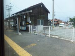 西浜田駅。木造建築の建物でした。思わず写真を撮ってしまいました。