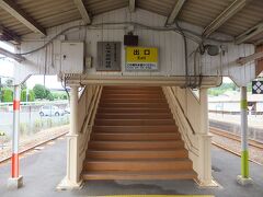 大田市駅の跨線橋。なんかプレートが取り付けてあったので見てみることにしました。